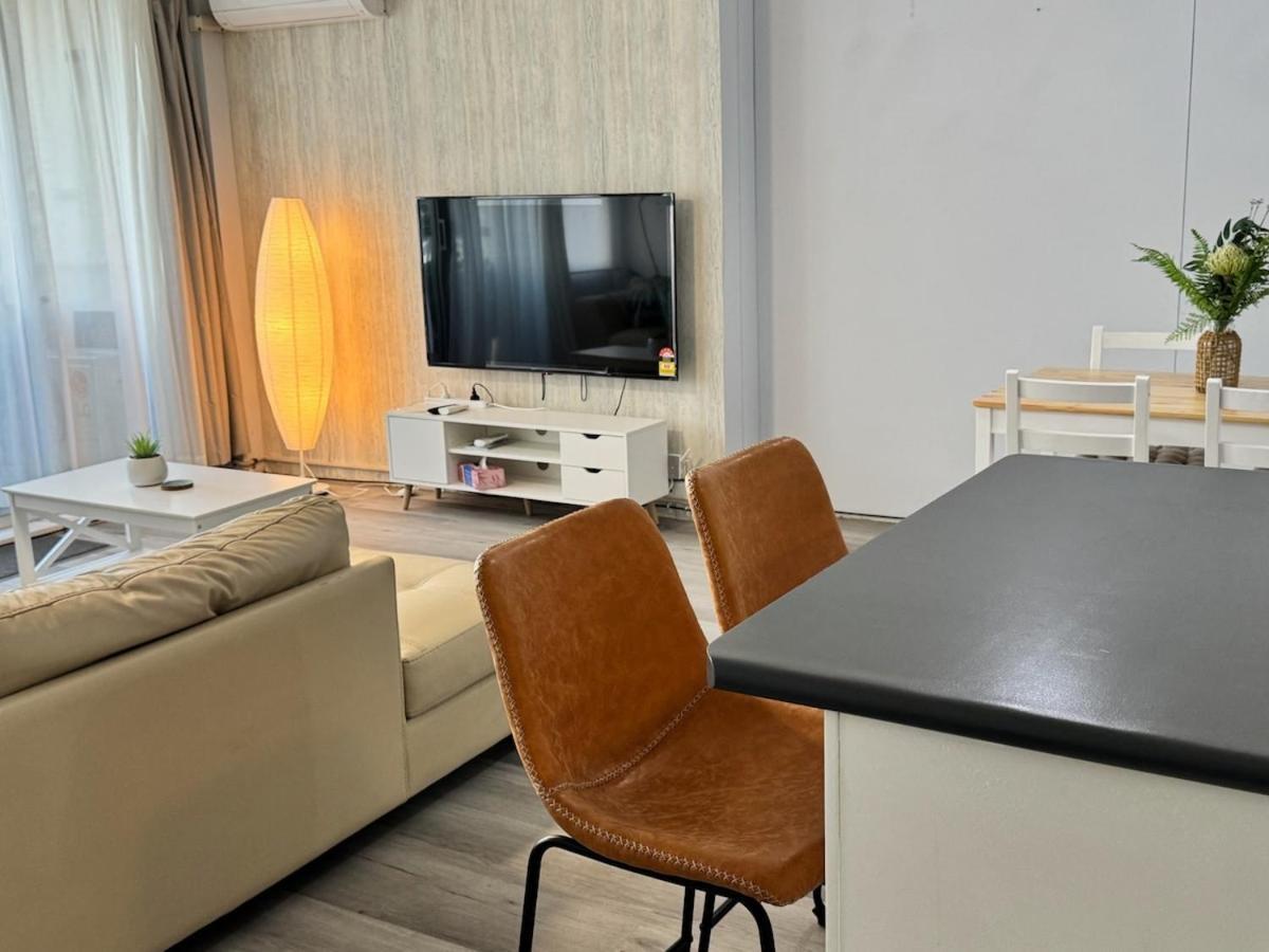 Surfers Paradise Ocean View With Pool & Lift Access Apartment Gold Coast