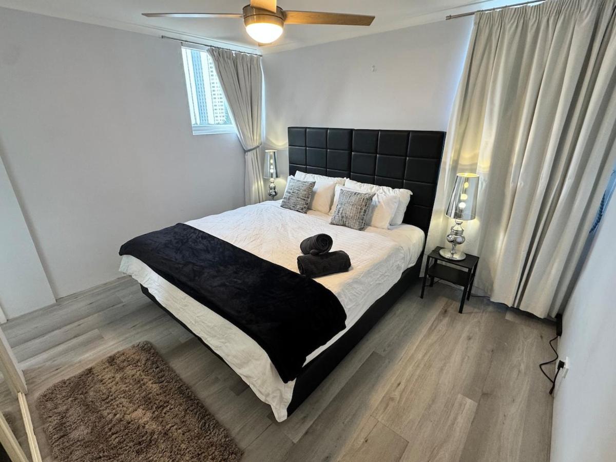 Surfers Paradise Ocean View With Pool & Lift Access